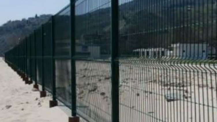 Пак строят съборената ограда в Кранево