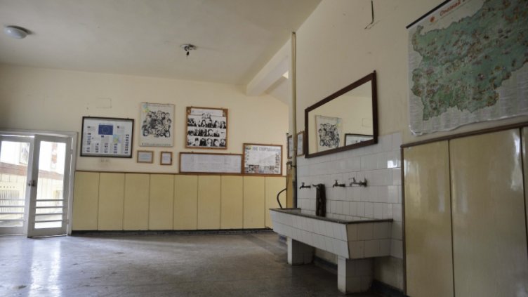 Още един ден ваканция за четири училища в Русе