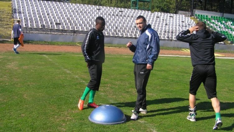 Всички „моряци” на линия срещу „смърфовете”