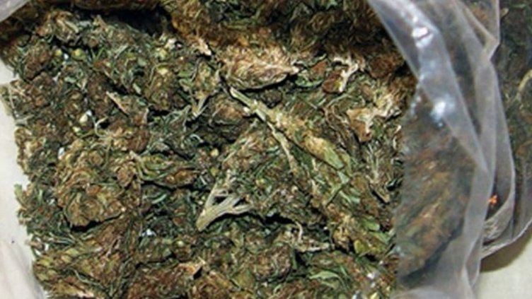 Спипаха младеж с БМВ и марихуана