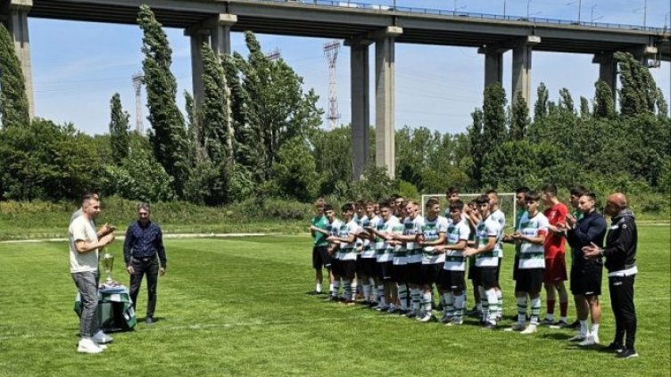 17-годишните "моряци" получиха бронзовите медали в Елитната група след разгром