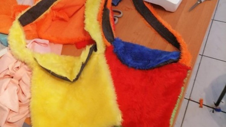 Изкуство от стари дрехи. Варненско дете с награда от "Проект еко"