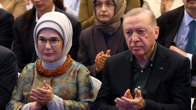 Жената на Ердоган прати писмо на Мелания Тръмп заради Газа