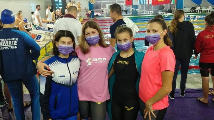 "Астери" на 1 място при жените на държавното по плуване