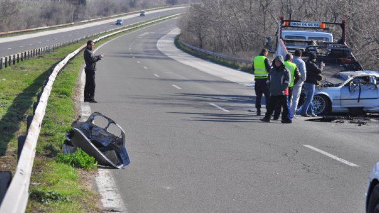 На АМ "ХЕМУС": Варненец катастрофира заради куче