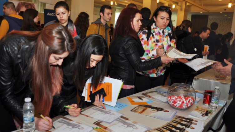 Млади хора и работодатели се срещат на форум във Варна за 15-и път