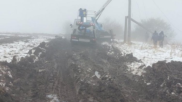 Близо 200 000 клиенти на енергото в Североизточна България са без ток