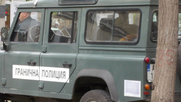 Военен джип се обърна на границата, 4-ма ранени