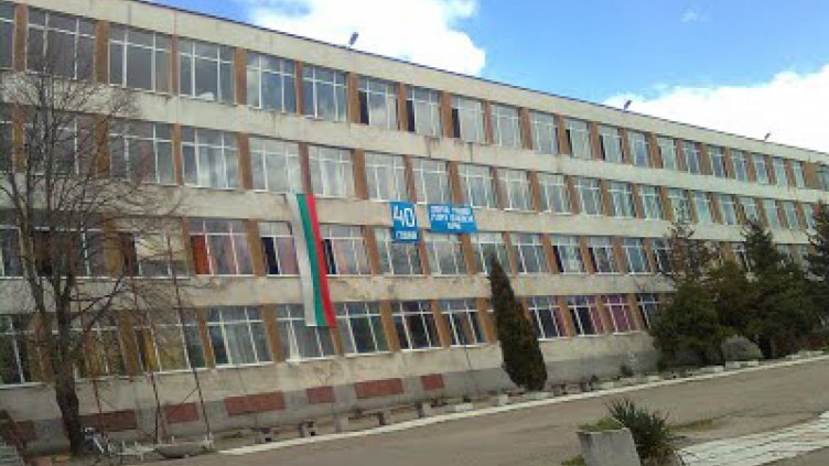 Петокласник пръсна в междучасие опасен химикал