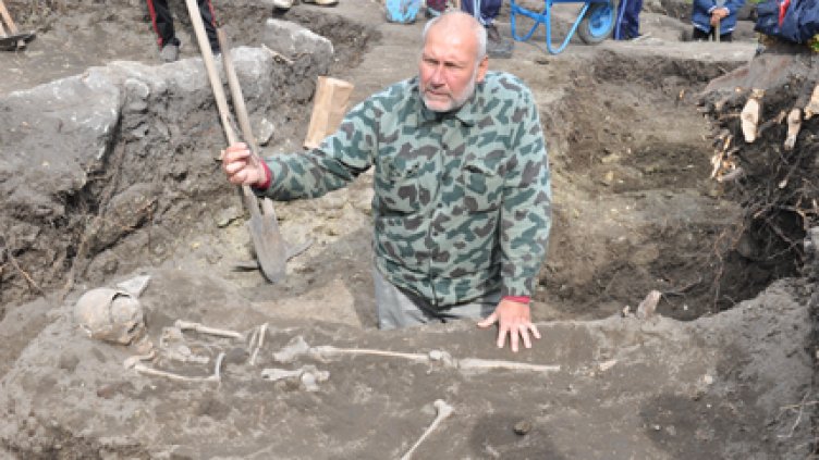 Откриха гроб на вампир на Перперикон