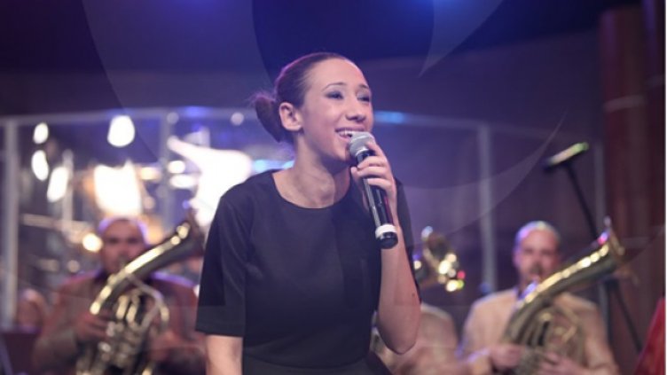 Вокалистка на "Ку-ку бенд" се омъжи за депутат