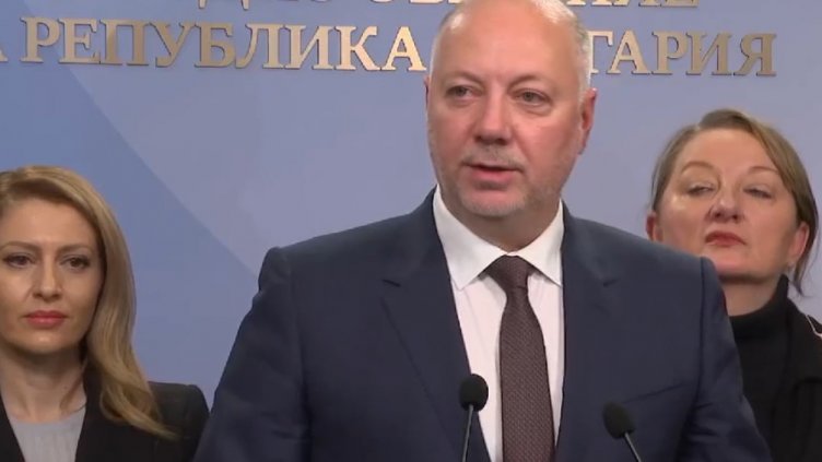 Желязков подаде оставката на кабинета (ВИДЕО)