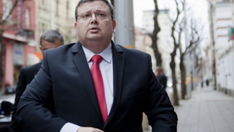 Съкратени работници от фабриката във Ветрен сезираха прокуратурата