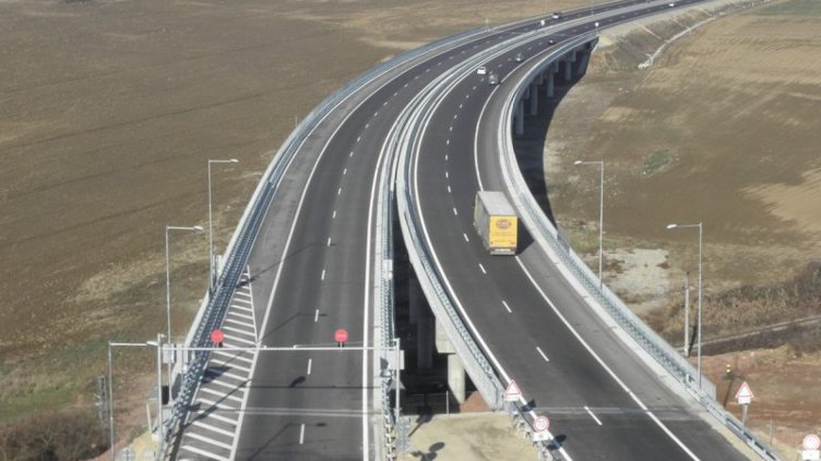 Камионите ще плащат тол такси за 3115 км пътища в страната