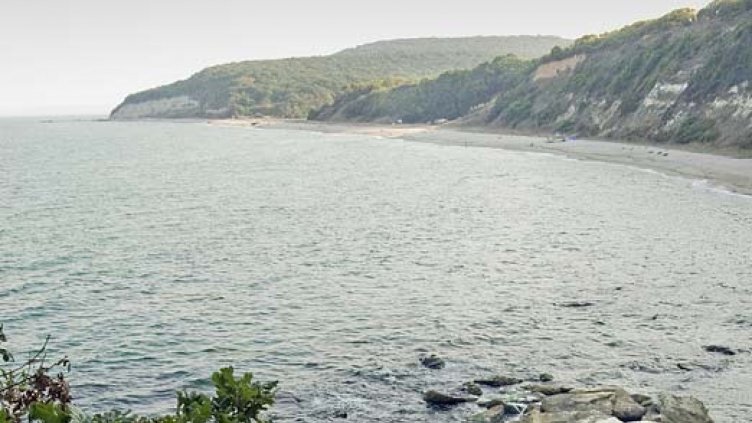 Дете падна от скала край Черноморец