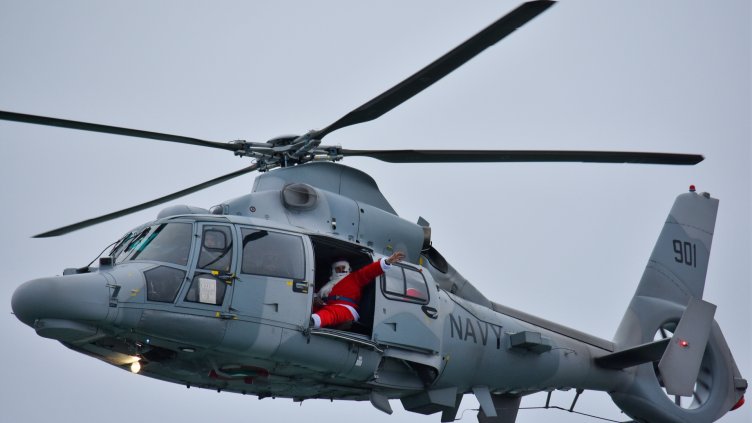 Добрият старец и Снежанка пристигнаха във Варна с хеликоптер