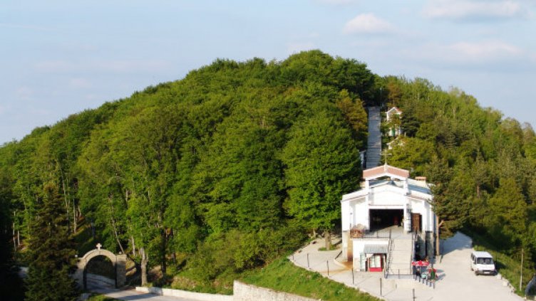 Хиляди вярващи се събират на Кръстова гора