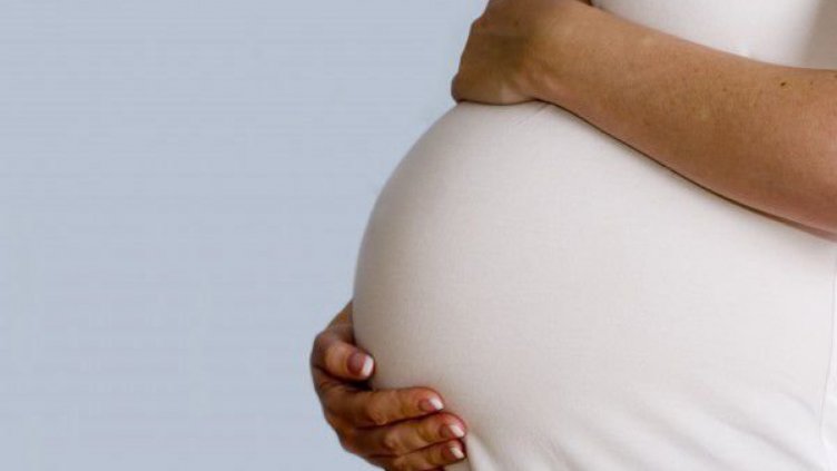 Мъж карал бременната си жена да проституира, ще лежи 12 г.