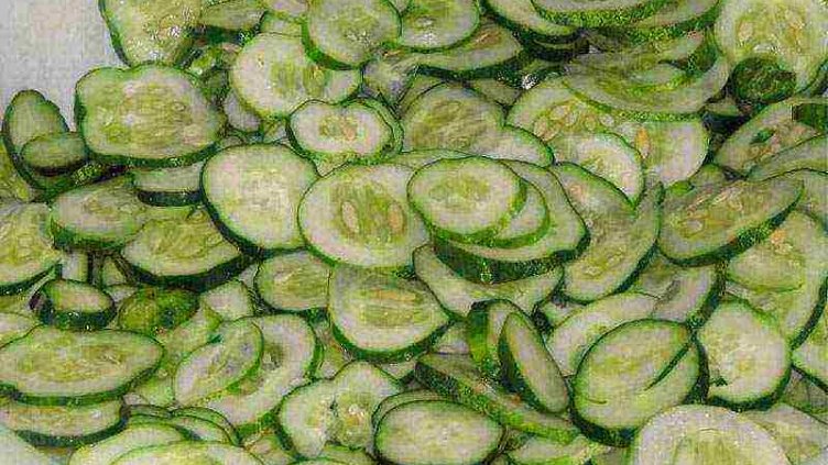 Цените: Поскъпнаха оранжерийните краставици, пиперът, ябълките...