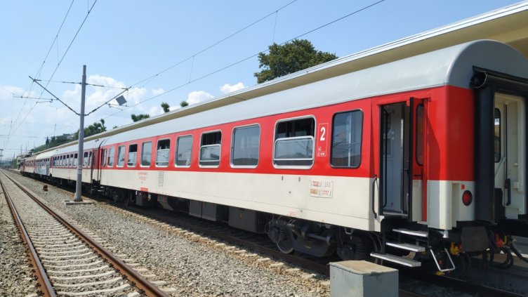 Влак уби пресичащ релсите мъж