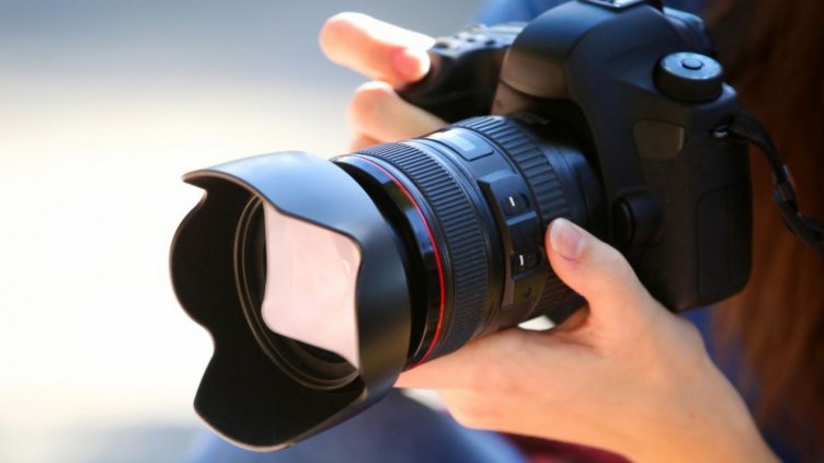 Честит празник на хората зад обектива