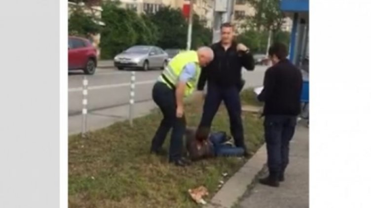 Гратисчията в белезници псувал контрольорите. Ще бъде съден