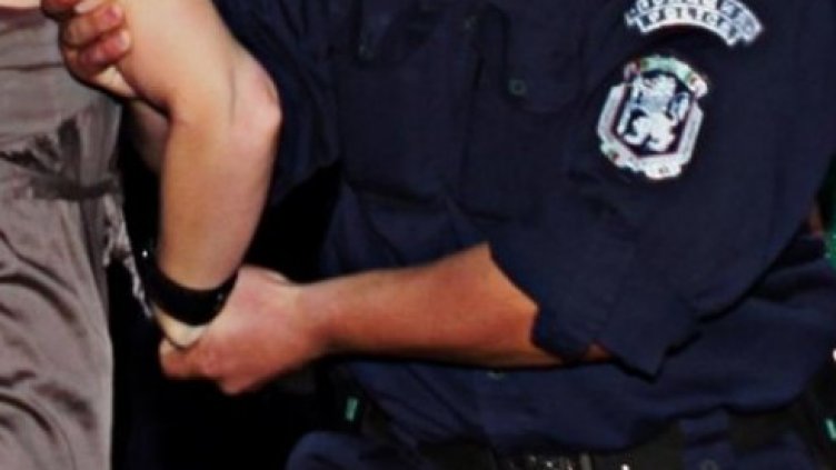 52-годишна варненка нахлу с пистолет в магазин и задигна 400 лева