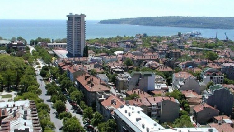 Утре спират движението от общината до ИУ през "Севастопол"