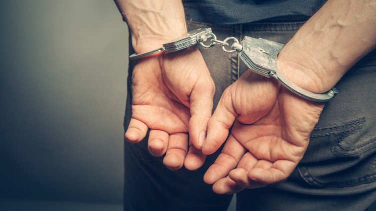 Наркодилър блъсна патрулка и друга кола в опит да избяга