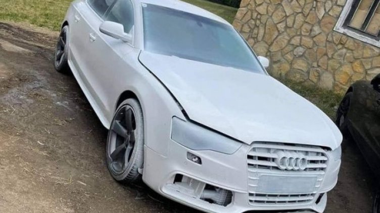 С баданарката... Някой си е оставил ръцете при опит да разкраси Audi