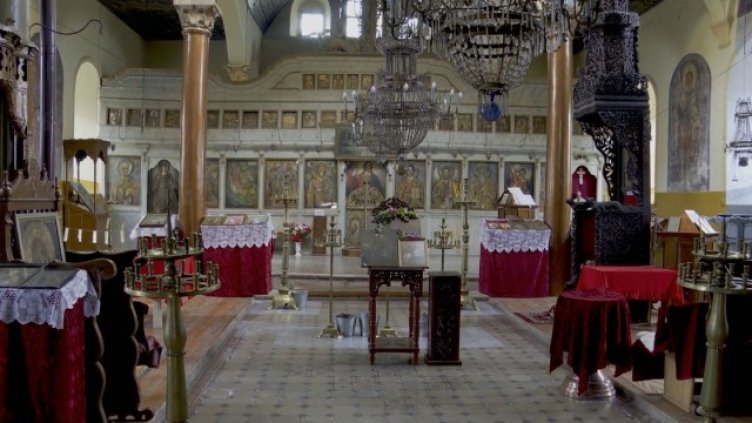 Крадци отарашиха 200-годишен храм в Чирпан