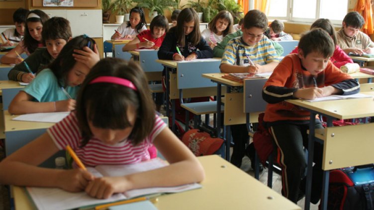 След пролетната ваканция: Маските в училищата във Варна - по преценка на директорите