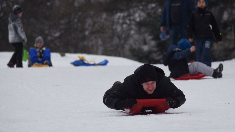 Варненци подкараха шейни в Морската градина (СНИМКИ)