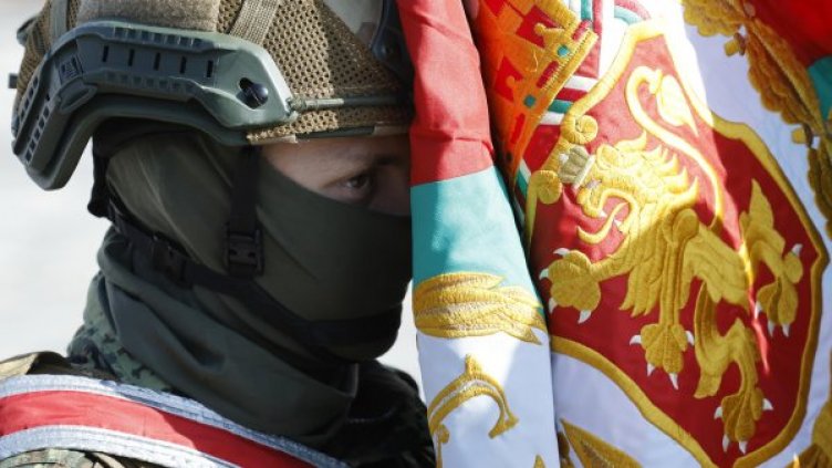 С празничен Водосвет: Осветиха бойните знамена и знамената-светини