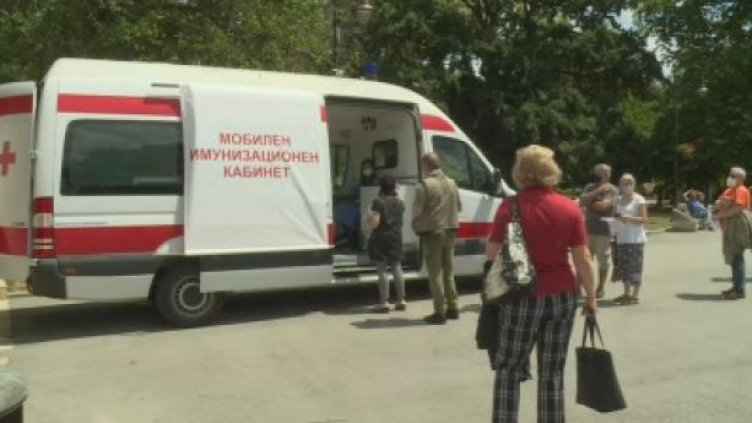 30 души са се ваксинирали само за час в Морската градина на Варна
