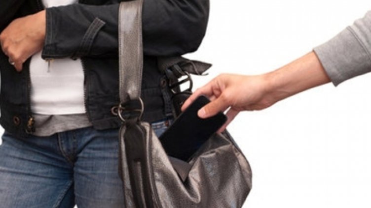 Крадци на GSM-и получиха условни присъди