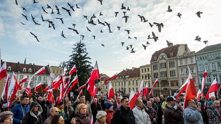 Хиляди на протест в Полша