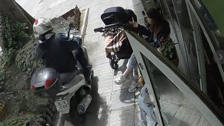 Майка от Русе пропищя от мъж с варненски скутер, карал по тротоара (ВИДЕО)