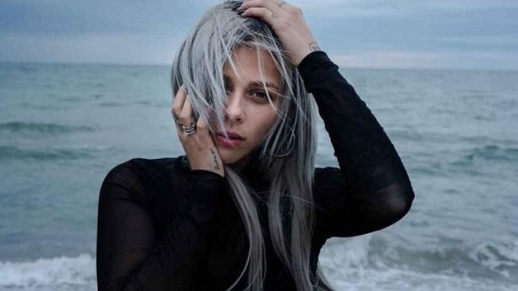 Малко драматично - Виктория представя първия си албум през февруари