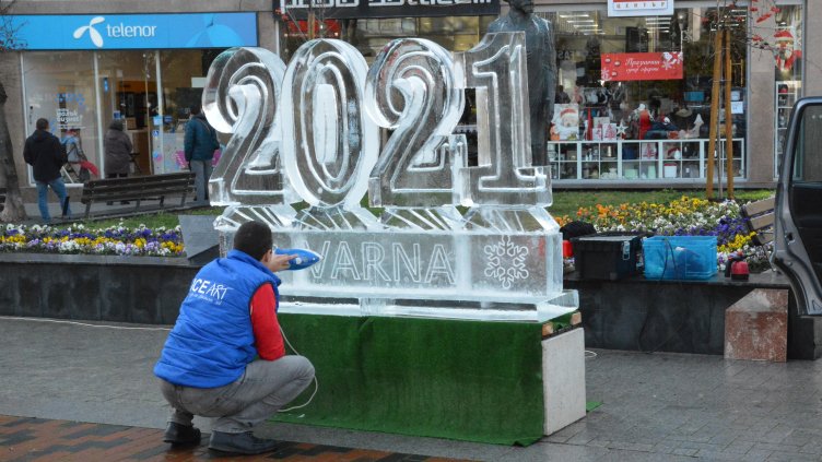 Поставиха ледени фигури 2021 Варна