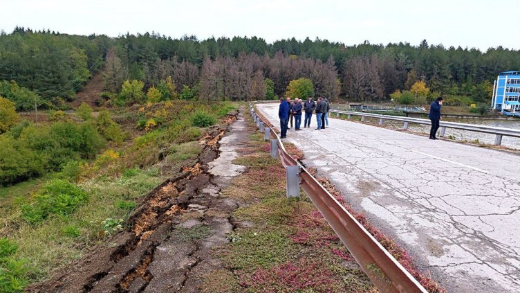 Опасна ситуация в Русе: Евакуират села, дигата на язовир „Липник“ може да се скъса