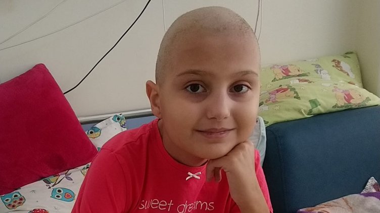Зов за помощ! В навечерието на Коледа да подарим лъч надежда на 9-годишната Симона