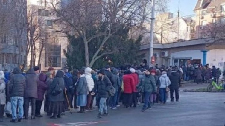 Част от пунктовете за автобусни карти остават с удължено работно време