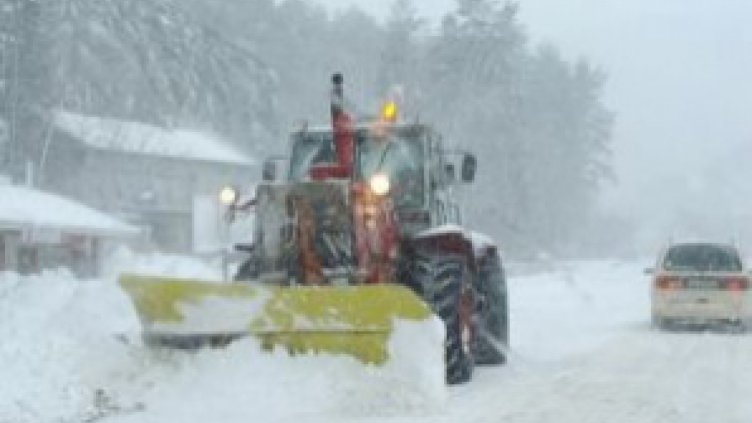 Полицията откри изоставен снегорин на път във Варненско