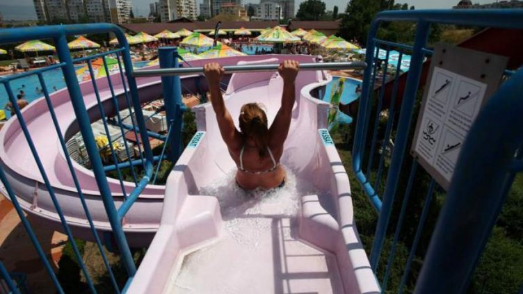 Дете пострада в аквапарк край Равда