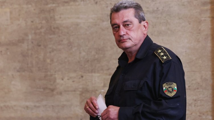 Заслужен отдих: Комисар Николов се пенсионира след 40 г. в МВР и 16 г. начело на пожарната