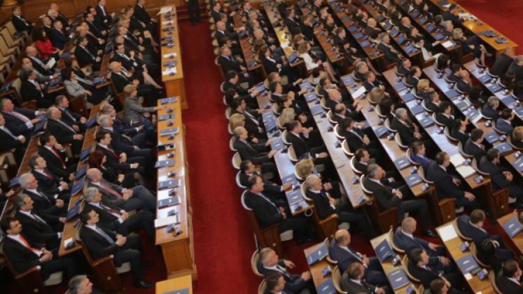 Парламентът излиза във ваканция заради вота