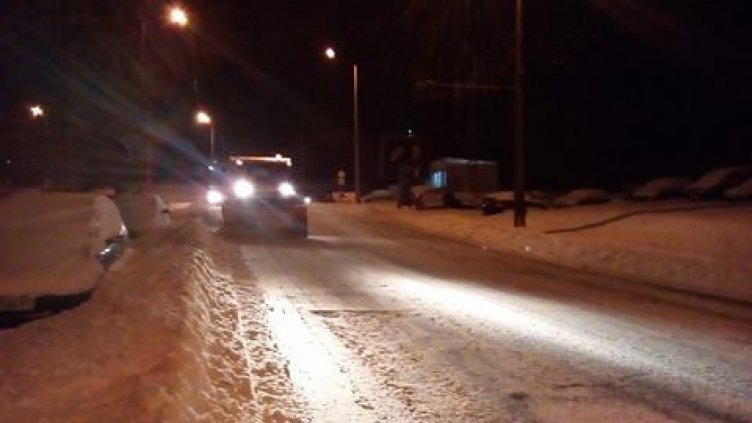 Варна се чисти след поредната снежна вълна (СНИМКИ)