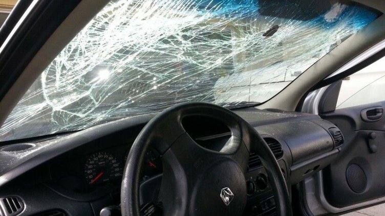 Мъж потроши два автомобила във Варна