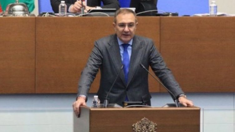 Гуцанов за Нинова: Не може с едната ръка да си даваш оставката, а с другата да се пускат жалби в съда срещу оставката